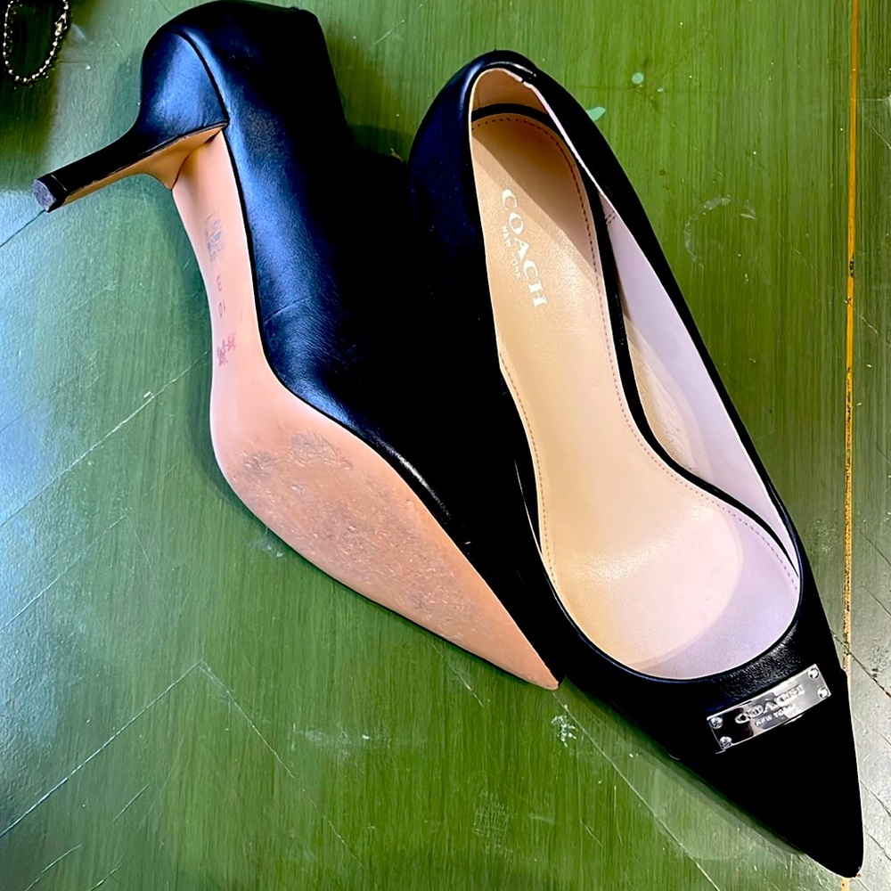 Coach New York pumps nearly new